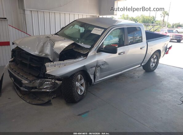 1C6RR7LT2JS202640 2018 RAM 1500 Silver Vista tres cuartos delantera izquierda
