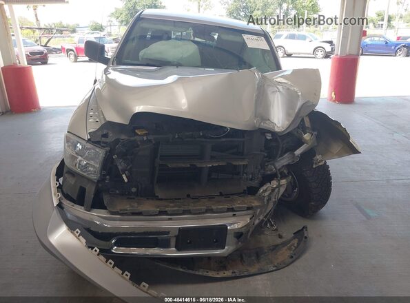 1C6RR7LT2JS202640 2018 RAM 1500 Silver Vista interior trasera