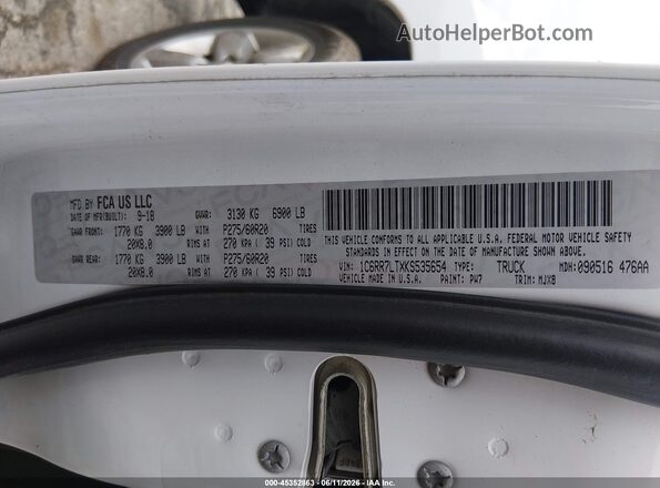 1C6RR7LTXKS535654 2019 RAM 1500 CLASSIC White Vista del compartimento del motor