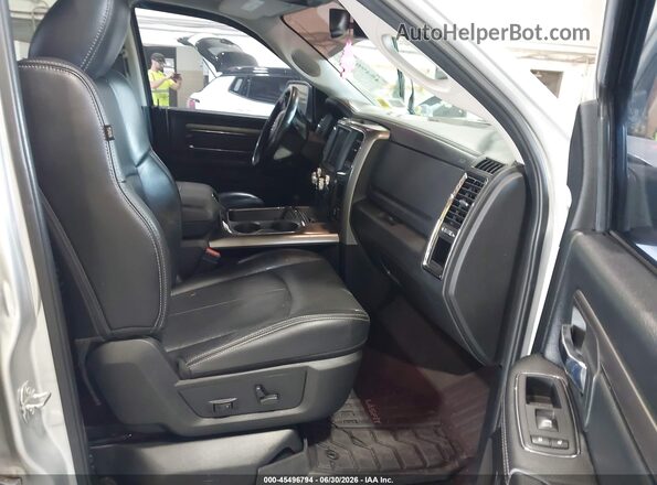1C6RR7MTXJS241202 2018 RAM 1500 Gray Front interior view