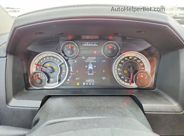 1C6RR7NG4JS306286 2018 RAM 1500 White Vista del cuadro de instrumentos
