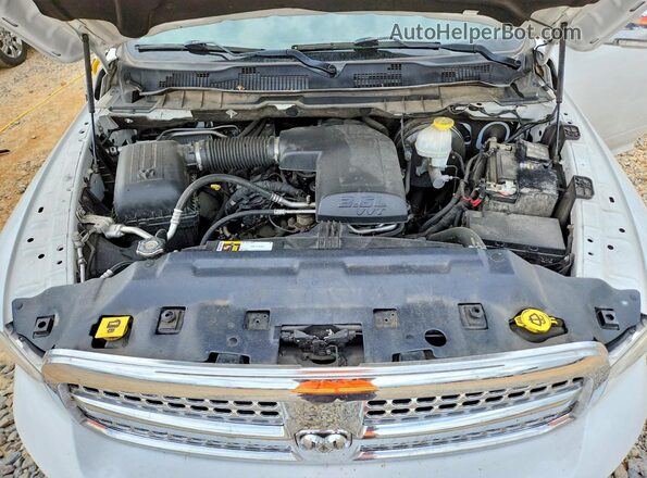 1C6RR7NG4JS306286 2018 RAM 1500 White Vista interior trasera