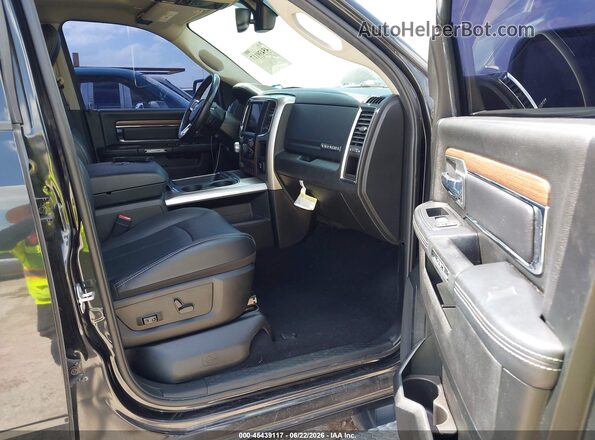 1C6RR7NM0JS230815 2018 RAM 1500 Black Front interior view