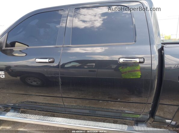 1C6RR7NM0JS230815 2018 RAM 1500 Black 360 interior view