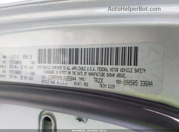 1C6RR7NM8JS355044 2018 RAM 1500 Серебряный 