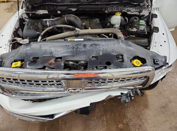 1C6RR7NTXHS800210 2017 RAM 1500 White Vista interior trasera