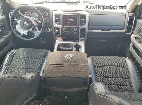 1C6RR7TM8JS274600 2018 RAM 1500 Silver Vista del salpicadero