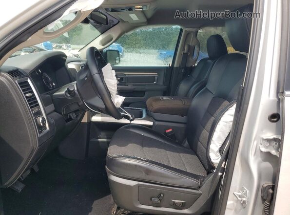 1C6RR7TM8JS274600 2018 RAM 1500 Silver Vista interior delantera