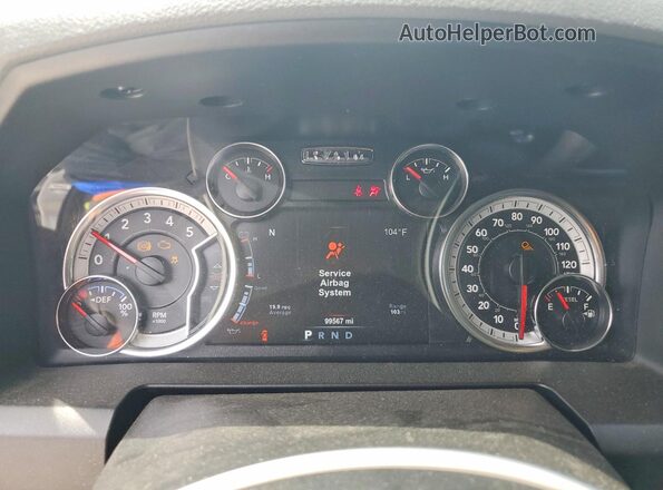 1C6RR7TM8JS274600 2018 RAM 1500 Silver Vista del cuadro de instrumentos