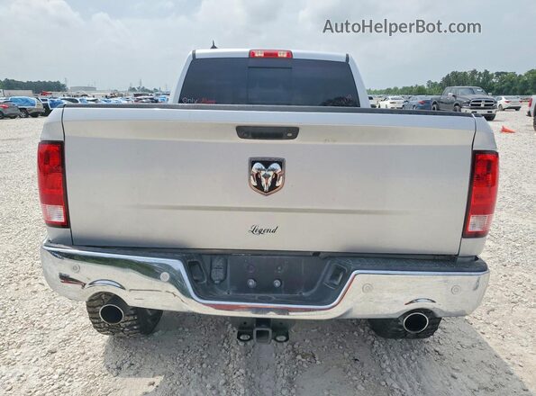 1C6RR7TM8JS274600 2018 RAM 1500 Silver Vista trasera