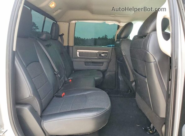 1C6RR7TM8JS274600 2018 RAM 1500 Silver Vista de los asientos traseros