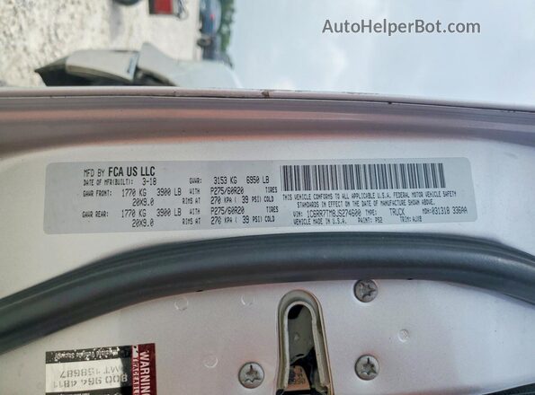 1C6RR7TM8JS274600 2018 RAM 1500 Silver Vista del compartimento del motor