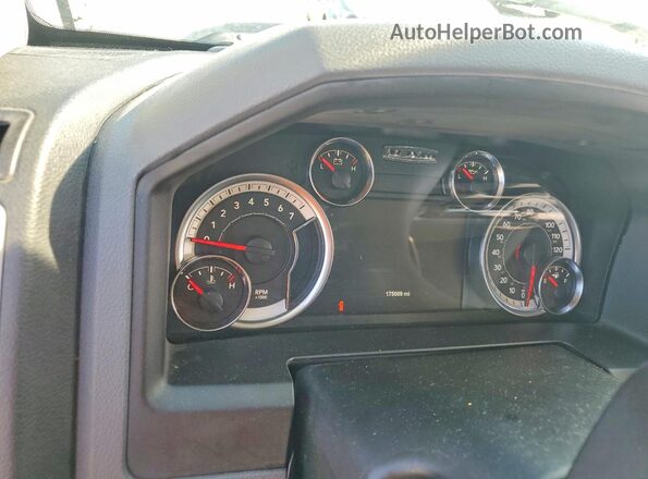 1C6RR7TT2KS596576 2019 RAM 1500 White ხელსაწყოთა პანელის ხედი