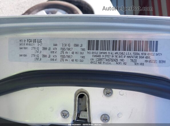 1C6RR7TT4HS792429 2017 RAM 1500 Silver Շարժիչի բաժամունքի տեսք