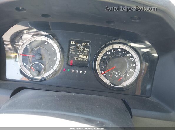 1C6RR7TT4HS792429 2017 RAM 1500 Silver Հետևի նստատեղերի տեսք
