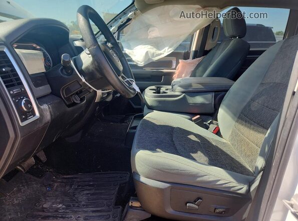 1C6RR7TT8HS680605 2017 RAM 1500 White Vista interior delantera