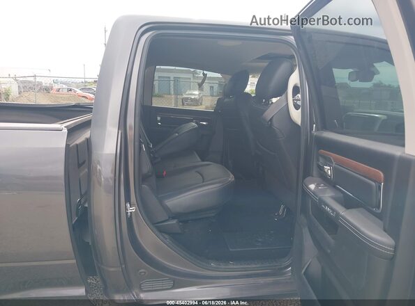 1C6RR7VM8KS704107 2019 RAM 1500 CLASSIC Gray Widok naklejki z numerem VIN