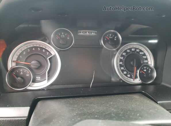 1C6RR7VT1JS291162 2018 RAM 1500 White Vista del cuadro de instrumentos