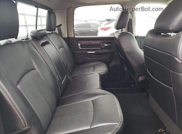 1C6RR7VT1JS291162 2018 RAM 1500 White Vista de los asientos traseros