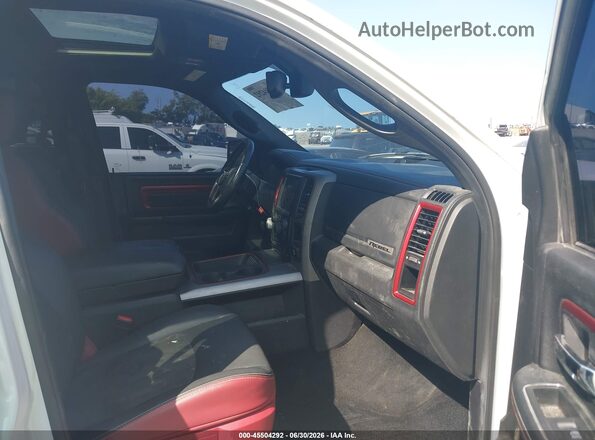 1C6RR7YT2GS252536 2016 RAM 1500 White Front interior view