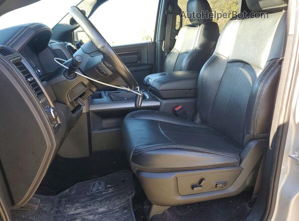 1C6RR7YT2JS156252 2018 RAM 1500 Two Tone Սալոնի դիմացի տեսք