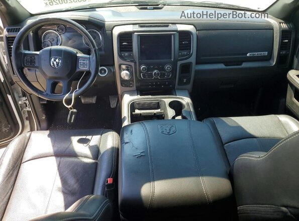 1C6RR7YT4JS101981 2018 RAM 1500 White Вид панелі приладів