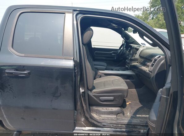 1C6RREBT8NN158167 2022 RAM 1500 Black Front interior view
