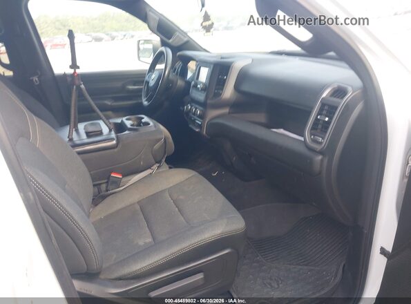 1C6RRECT8NN211528 2022 RAM 1500 White Vista interior delantera