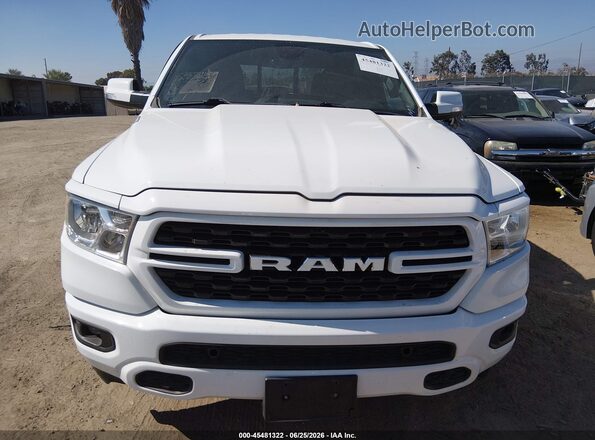 1C6RREFG0NN337123 2022 RAM 1500 White Widok wnętrza z tyłu