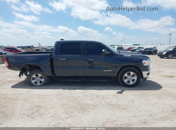 1C6RREFG1LN385890 2020 RAM 1500 Серый Вид задней части салона