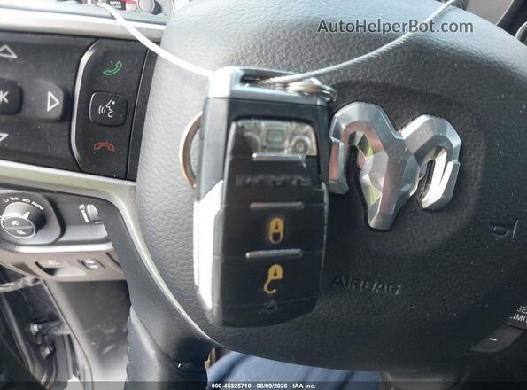 1C6RREFG1LN385890 2020 RAM 1500 Серый Вид панели приборов