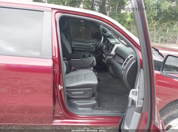 1C6RREFG2MN750630 2021 RAM 1500 Maroon Widok wnętrza z przodu