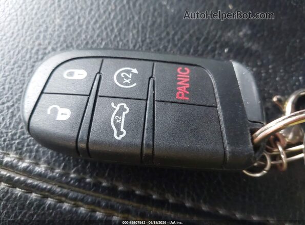 1C6RREFG2MN750630 2021 RAM 1500 Maroon Widok deski rozdzielczej