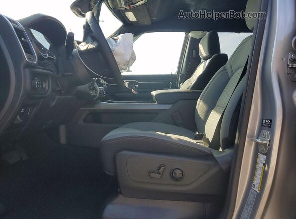 1C6RREFG2SN570013 2025 RAM 1500 Silver Vista interior delantera