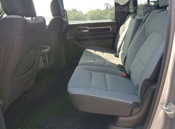 1C6RREFG2SN570013 2025 RAM 1500 Silver Vista de los asientos traseros