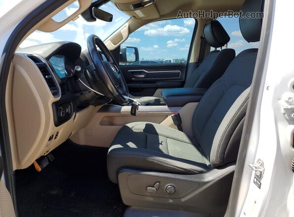1C6RREFG7MN502163 2021 RAM 1500 White Front interior view