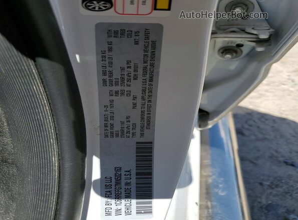1C6RREFG7MN502163 2021 RAM 1500 White Engine compartment view