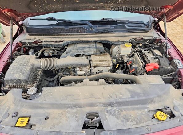 1C6RREFT2LN354029 2020 RAM 1500 Burgundy Вид задньої частини салону