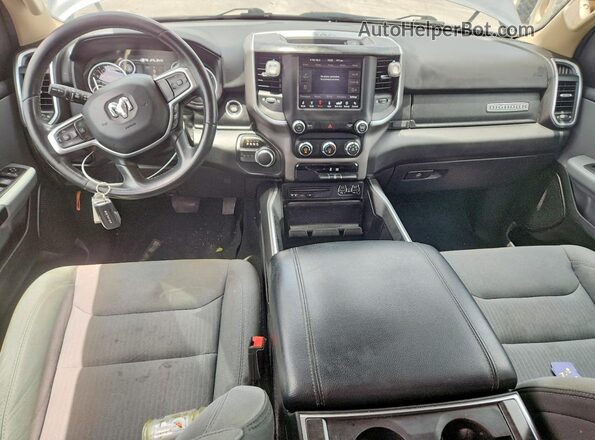 1C6RREFT3KN744250 2019 RAM 1500 Silver Dashboard view