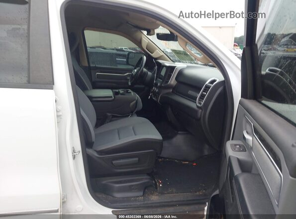 1C6RREFT6KN828367 2019 RAM 1500 White Widok wnętrza z przodu