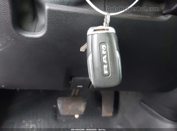 1C6RREFT6KN828367 2019 RAM 1500 White Widok deski rozdzielczej