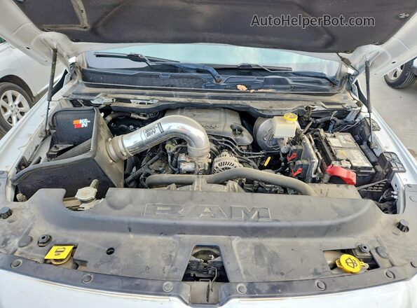 1C6RREFT7KN792205 2019 RAM 1500 White Widok wnętrza z tyłu