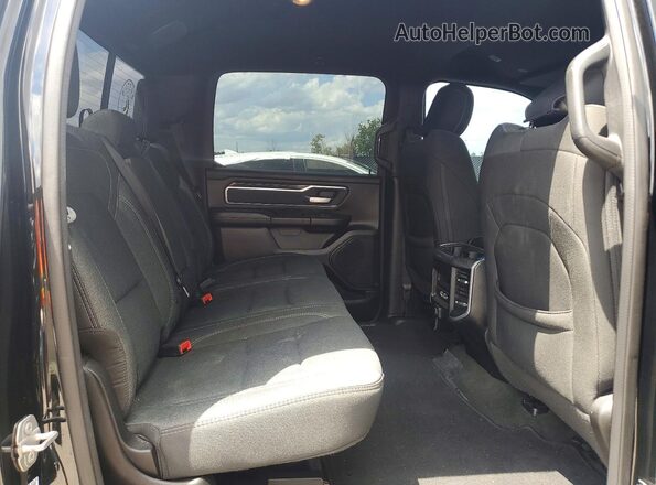 1C6RREFT7LN306395 2020 RAM 1500 Black Vista de los asientos traseros
