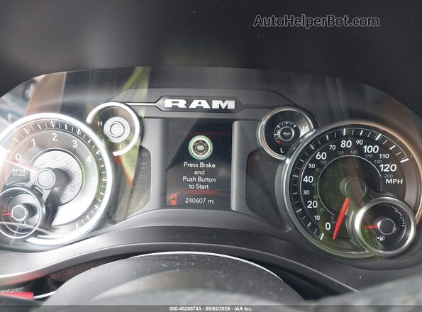 1C6RREFT8KN828953 2019 RAM 1500 Gray Widok tylnych siedzeń