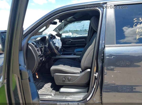 1C6RREFT8KN828953 2019 RAM 1500 Gray Widok wnętrza z przodu