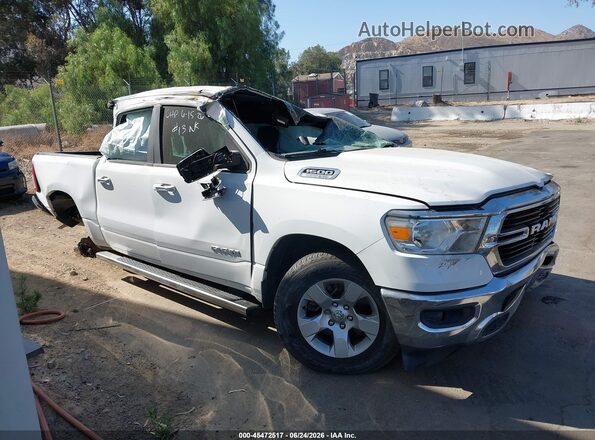 1C6RREFT9KN884688 2019 RAM 1500 Белый Вид задней части салона
