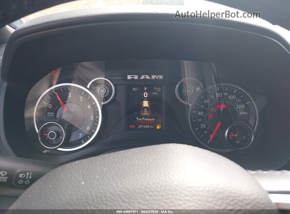 1C6RREFTXKN852333 2019 RAM 1500 White უკანა სავარძლების ხედი