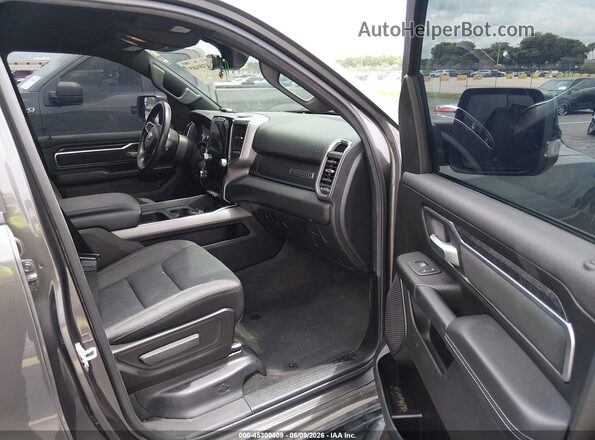 1C6RREFTXRN122657 2024 RAM 1500 Gray წინა სალონის ხედი