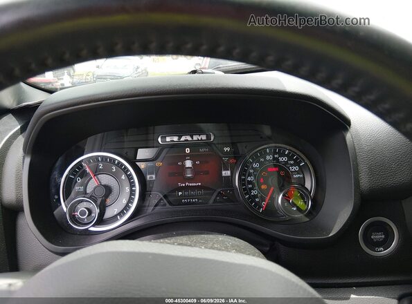1C6RREFTXRN122657 2024 RAM 1500 Gray უკანა სავარძლების ხედი