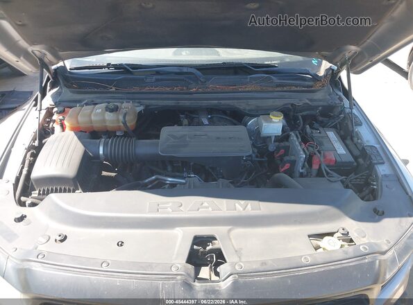 1C6RREGG8KN805903 2019 RAM 1500 Серебряный Вид сзади